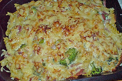 Brokkoli - Nudelauflauf mit Kräuter - Schmelzkäsesoße 22