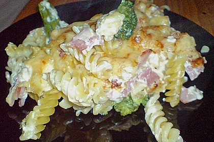 Brokkoli - Nudelauflauf mit Kräuter - Schmelzkäsesoße 41