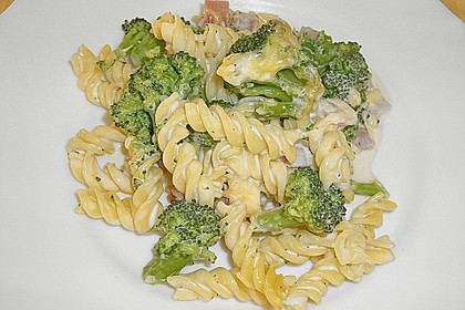 Brokkoli - Nudelauflauf mit Kräuter - Schmelzkäsesoße 15