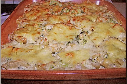 Brokkoli - Nudelauflauf mit Kräuter - Schmelzkäsesoße 10