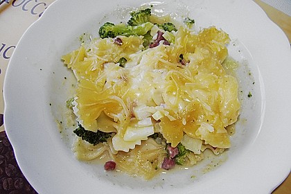 Brokkoli - Nudelauflauf mit Kräuter - Schmelzkäsesoße 46