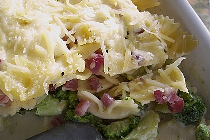 Brokkoli - Nudelauflauf mit Kräuter - Schmelzkäsesoße 40