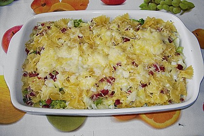 Brokkoli - Nudelauflauf mit Kräuter - Schmelzkäsesoße 30