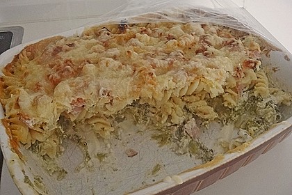 Brokkoli - Nudelauflauf mit Kräuter - Schmelzkäsesoße 51