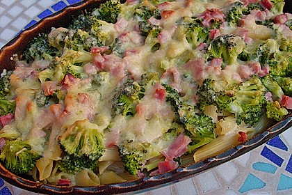 Brokkoli - Nudelauflauf mit Kräuter - Schmelzkäsesoße