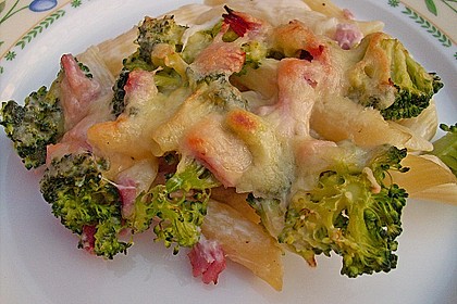 Brokkoli - Nudelauflauf mit Kräuter - Schmelzkäsesoße 9