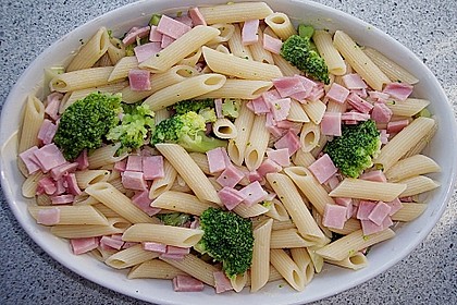 Brokkoli - Nudelauflauf mit Kräuter - Schmelzkäsesoße 25