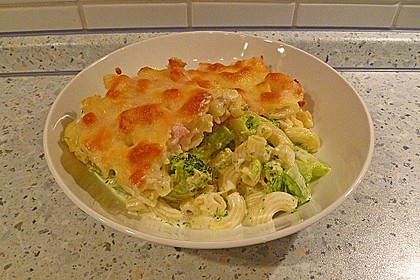 Brokkoli - Nudelauflauf mit Kräuter - Schmelzkäsesoße 31