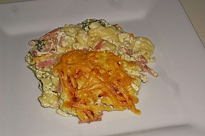 Brokkoli - Nudelauflauf mit Kräuter - Schmelzkäsesoße 36