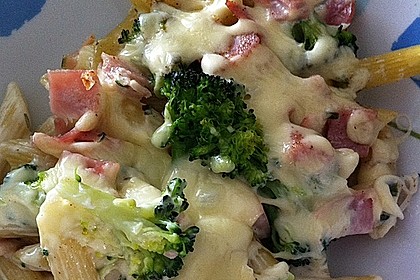 Brokkoli - Nudelauflauf mit Kräuter - Schmelzkäsesoße 6