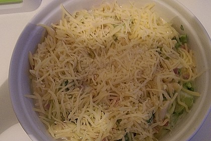 Brokkoli - Nudelauflauf mit Kräuter - Schmelzkäsesoße 50