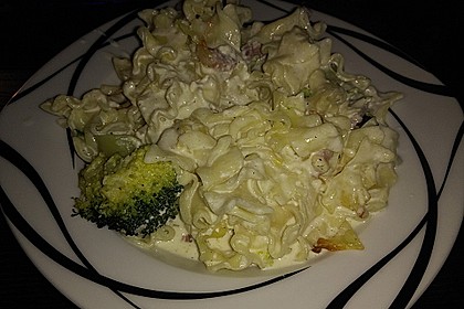 Brokkoli - Nudelauflauf mit Kräuter - Schmelzkäsesoße 12