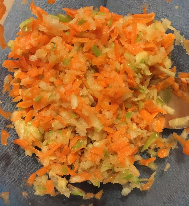 Karotten-Apfel-Ingwer Salat mit Walnuss-Zitronendressing von Leni-lernt ...