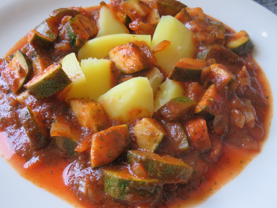 Zucchini in Tomaten-Bärlauch-Soße von opmutti | Chefkoch.de