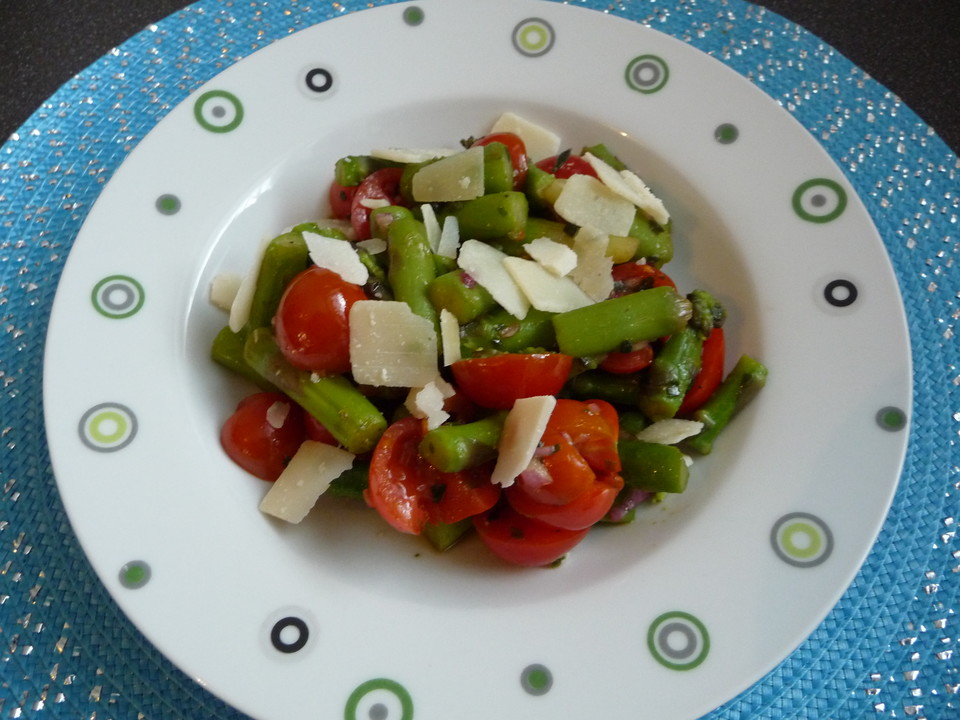 Salat von grünem Spargel und Tomaten von PeachPie12 | Chefkoch.de