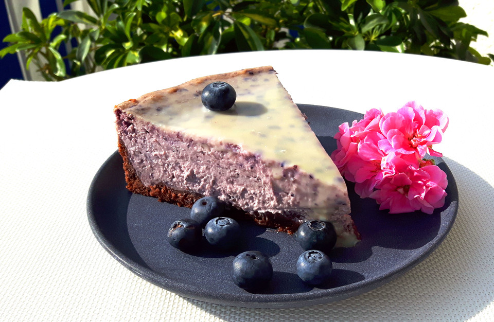 Blueberry-Cheesecake mit weißem Schokoladenguss von Magerquak | Chefkoch.de