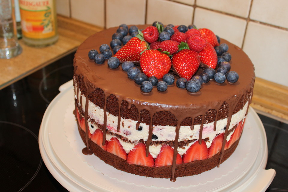 Schoko-Beeren-Torte mit Mascarponecreme von bakingjulia | Chefkoch.de