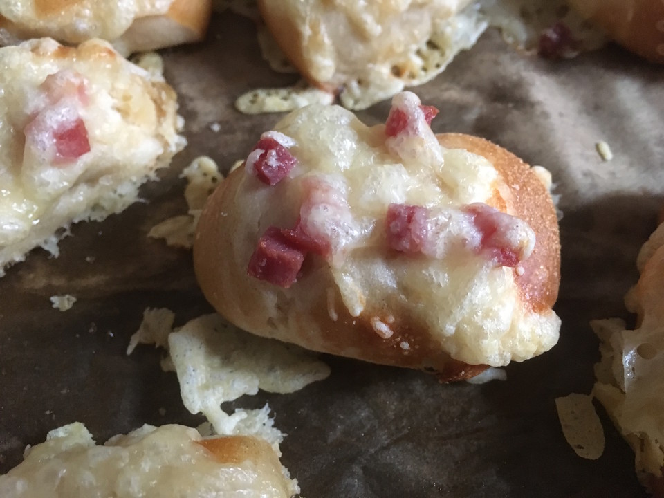 Schnelles Laugenkonfekt mit Käse und Speck von atessas | Chefkoch.de Schnelles Laugenkonfekt mit Käse und Speck von atessas | Chefkoch.de