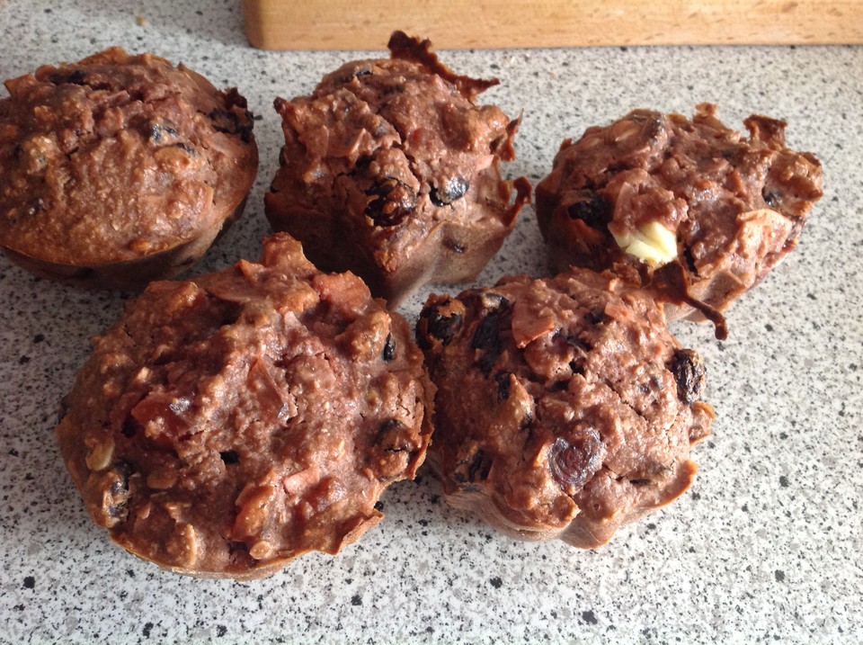 Vollwert - Müsli - Muffins mit Trockenfrüchten und Frischkäse - Füllung ...