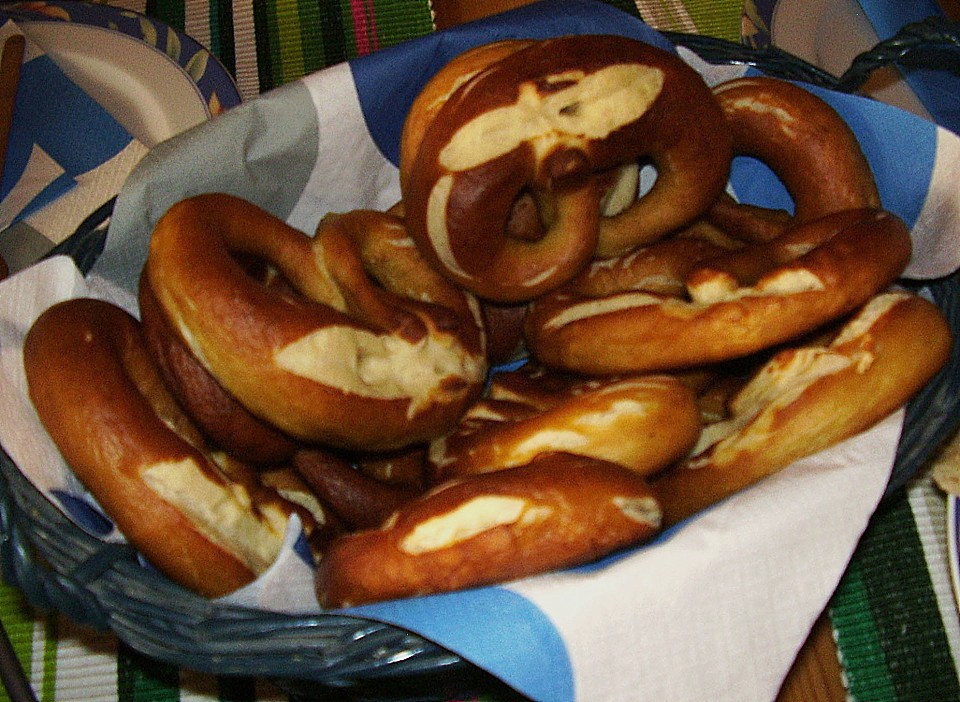 Schwäbische Laugenbrezel von romasieu | Chefkoch.de