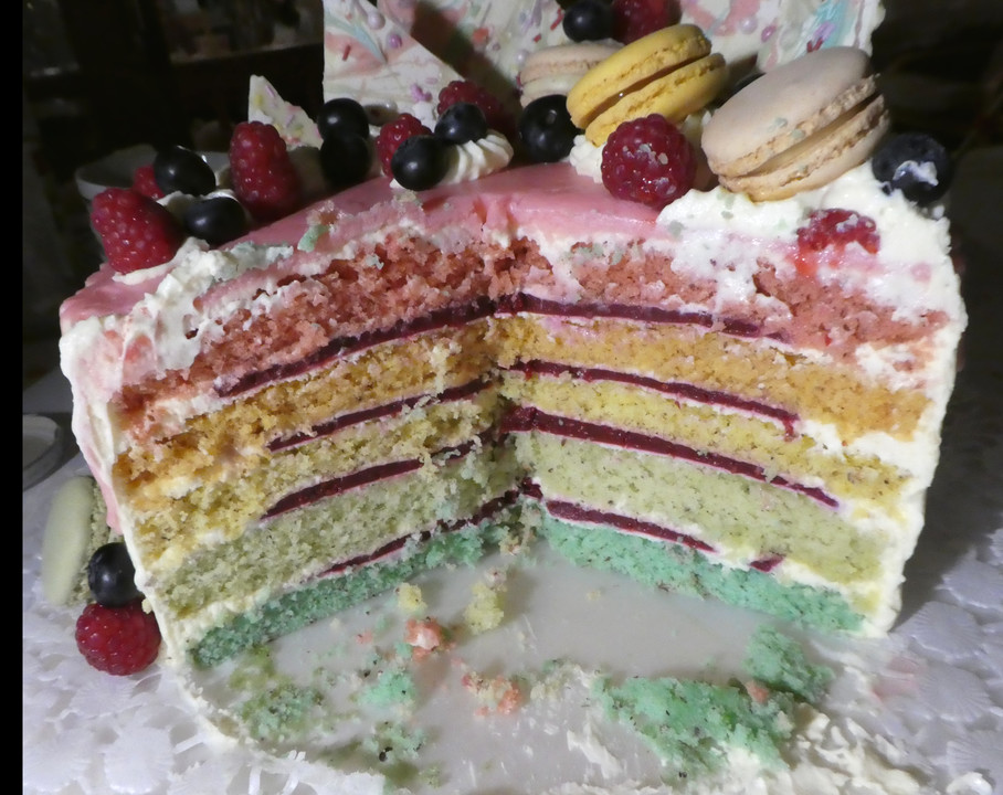 Fruchtige Regenbogen-Torte / Drip-Cake von wielena | Chefkoch.de
