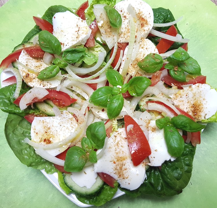 Italienischer Tomaten - Mozzarella - Salat mit Rucola von dutbok ...