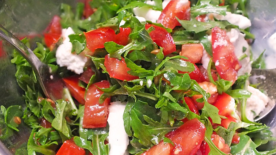 Italienischer Tomaten - Mozzarella - Salat mit Rucola von dutbok ...