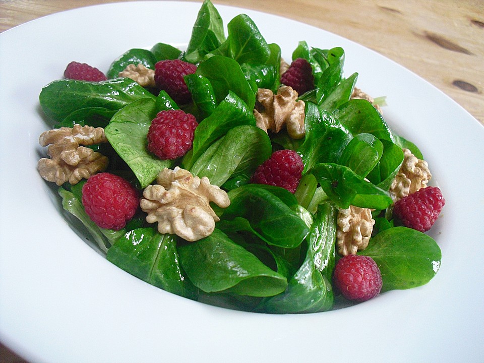 Feldsalat mit Himbeeren und Walnusskernen von buhla-tom | Chefkoch.de