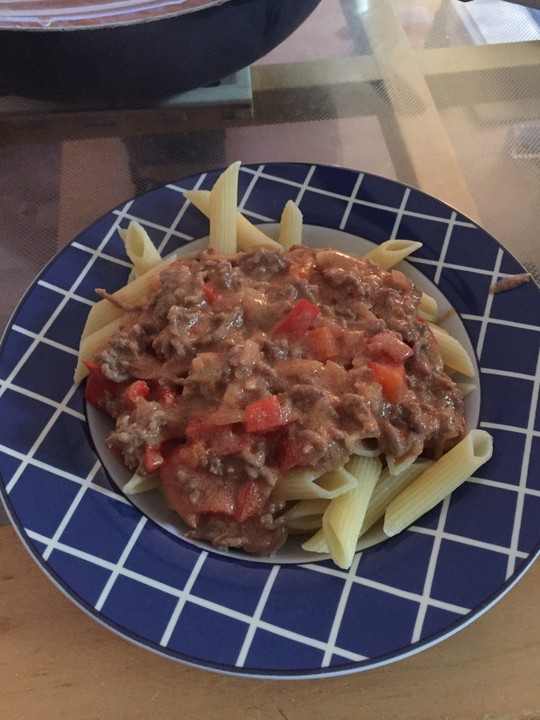 Gehacktes in Paprika - Tomatensoße mit Nudeln von heidchristian ...