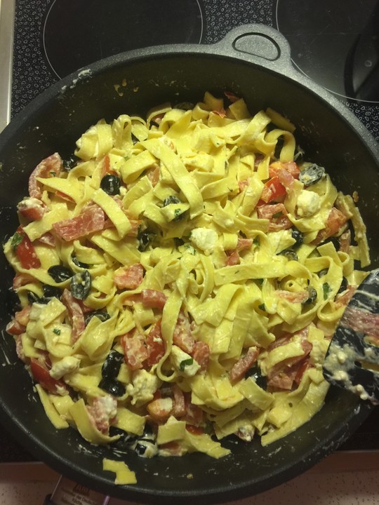 Nudeln mit Tomaten, Schafskäse und Oliven von vintoria | Chefkoch.de