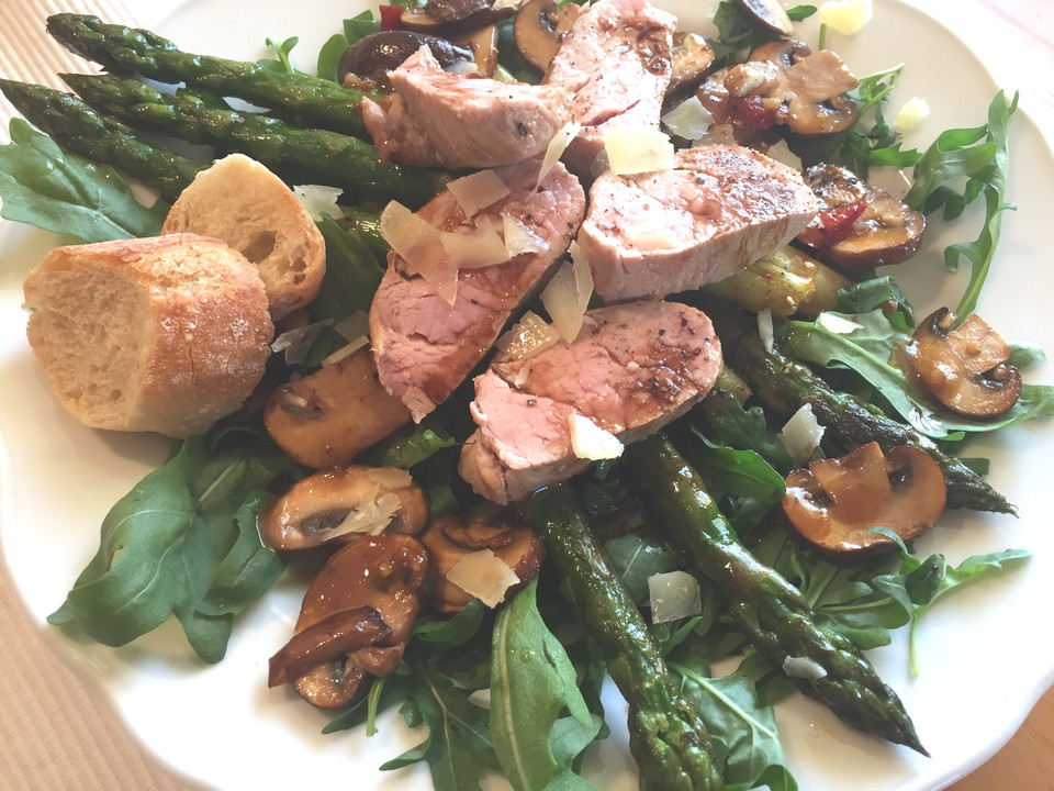 Schweinefilet mit Rucola und grünem Spargel von vorkoster | Chefkoch.de