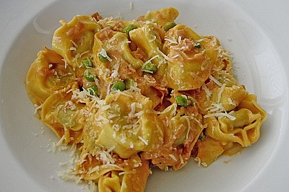 Tortellini in Schinken - Sahnesauce mit Erbsen 4