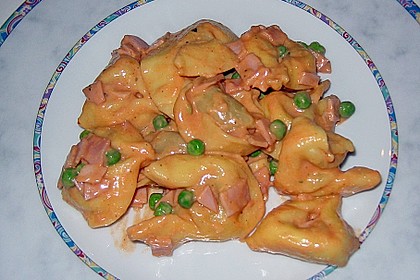 Tortellini in Schinken - Sahnesauce mit Erbsen 1