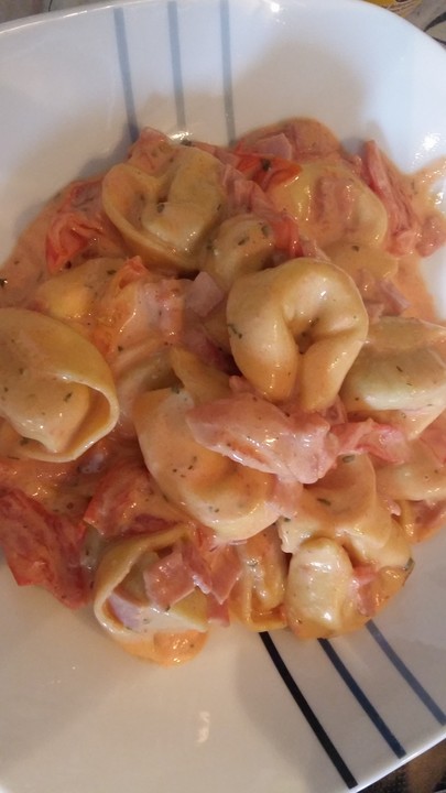 Tortellini mit Käse - Schinken - Soße von Benny0212 | Chefkoch.de