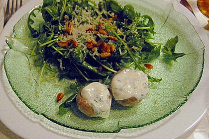 Rucola - Basilikum - Salat mit Pinienkernen und Parmesan 36