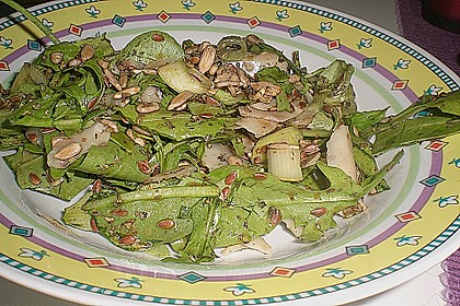 Rucola - Basilikum - Salat mit Pinienkernen und Parmesan 34