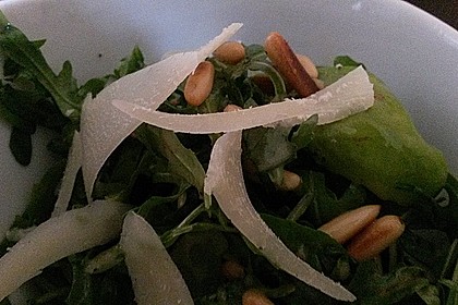 Rucola - Basilikum - Salat mit Pinienkernen und Parmesan 26