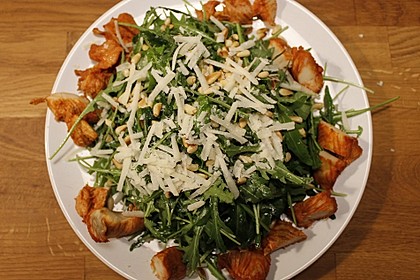 Rucola - Basilikum - Salat mit Pinienkernen und Parmesan 12