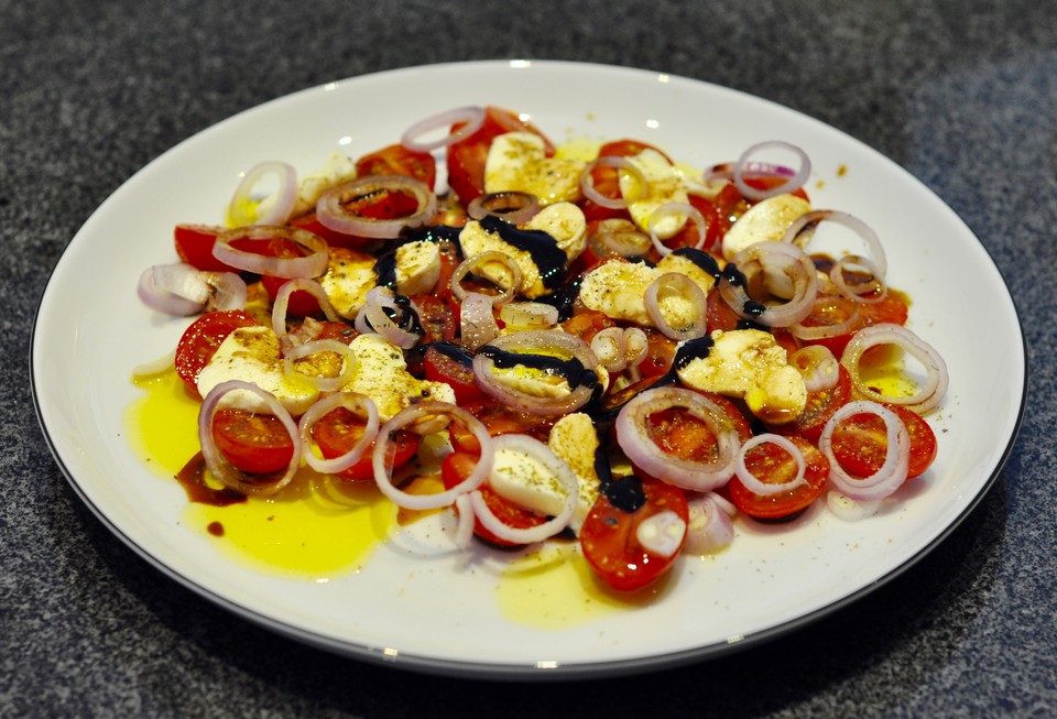 Mozzarella - Kirschtomaten - Salat von ulkig | Chefkoch.de