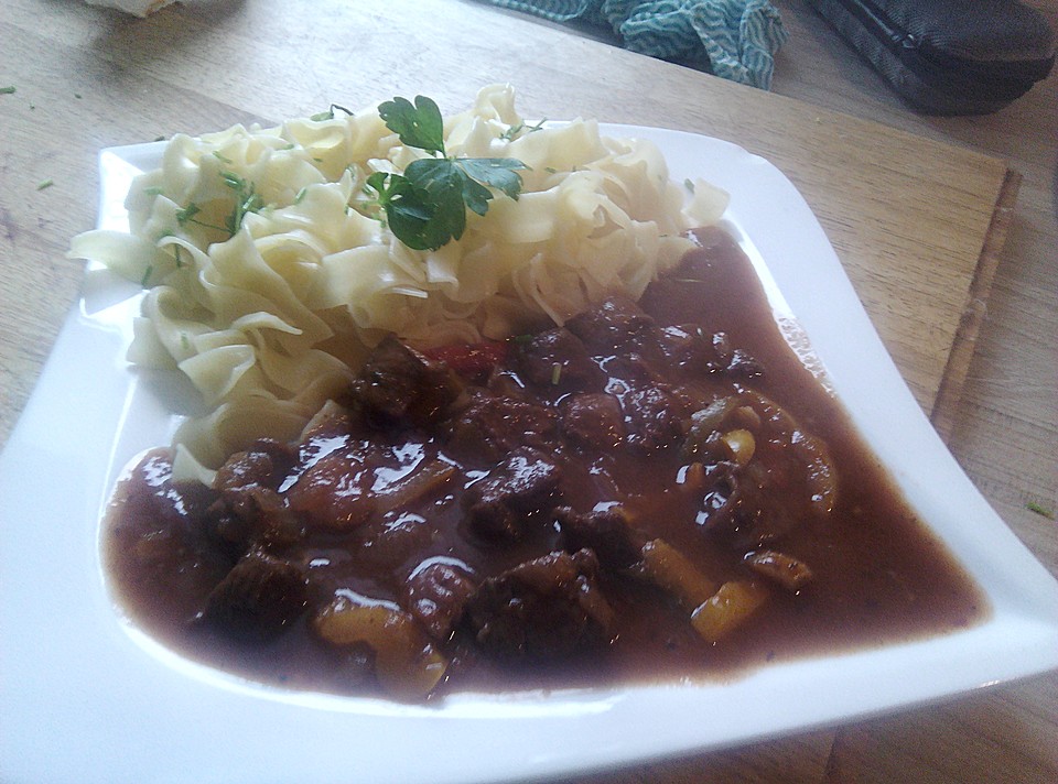 Spanisches Rotweingulasch mit Paprika von Trollfrau | Chefkoch.de