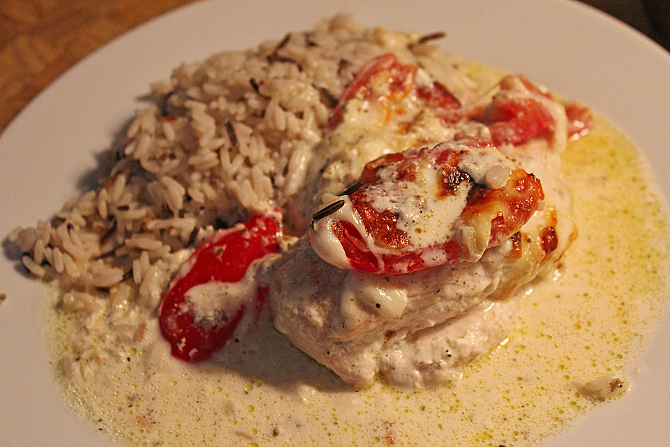 Hähnchenbrustfilet mit Tomate und Mozzarella in Kräuter - Sahne - Sauce ...