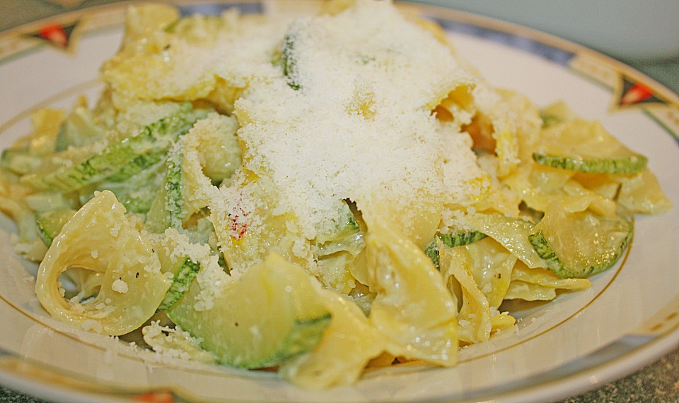 Bandnudeln mit Zucchini in Safransauce von SteffyPeter | Chefkoch.de