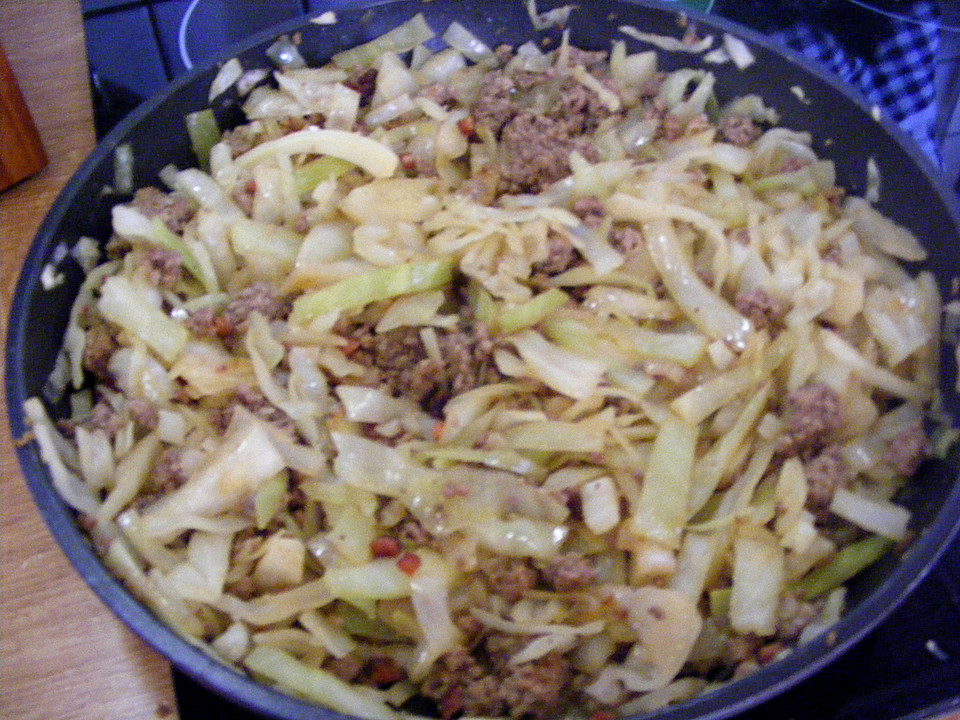 Hackfleisch - Weißkohl - Pfanne von Danimausi | Chefkoch.de