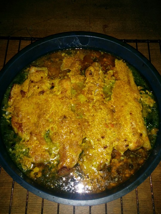 Hähnchenbrust auf Spinat mit Currysoße überbacken von CooberPedy ...