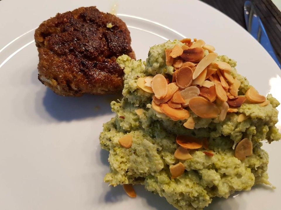 Brokkolipüree Rezepte - Rehschnitzerl Mit Rotwein-balsamsauce, Brokkolipüree Und Ravioli