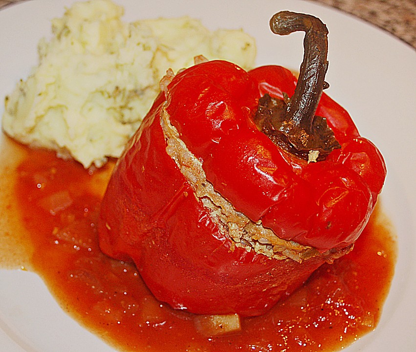 Gefüllte Paprika mit Tomatensoße von kiro33 | Chefkoch.de