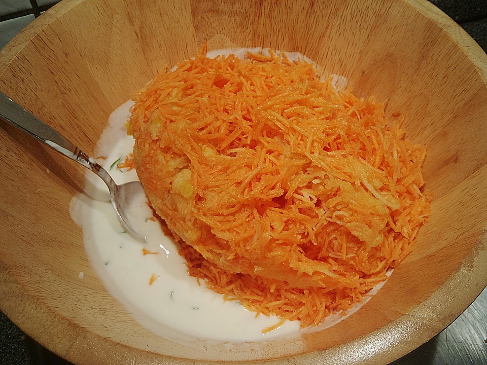 Karotten - Apfel - Rohkostsalat mit Mungobohnensprossen von ...
