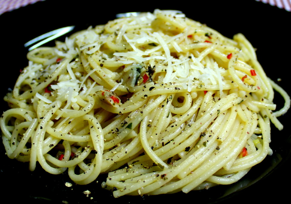 Olivenöl - Knoblauch - Soße für Spaghetti von aime-becks | Chefkoch.de