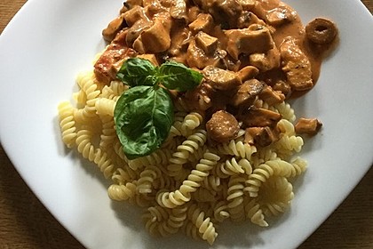 Penne mit Hähnchen und Champignons 13