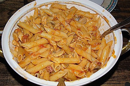 Penne mit Hähnchen und Champignons 26